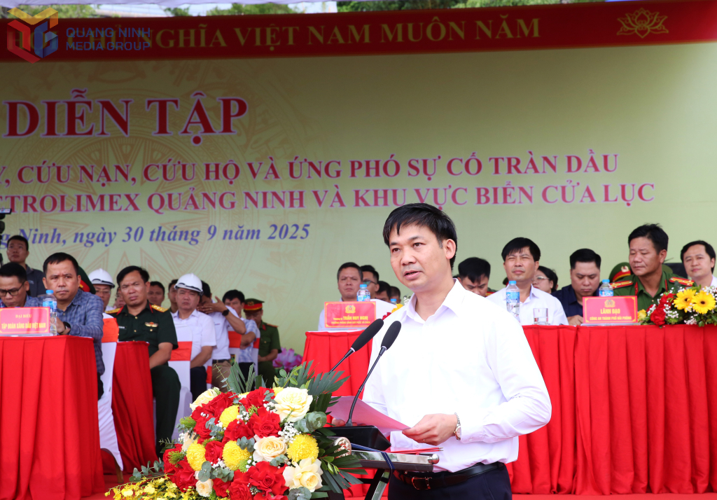 Phó Chủ tịch UBND tỉnh Quảng Ninh Nguyễn Văn Công phát biểu khai mạc diễn tập. Phó Chủ tịch UBND tỉnh Quảng Ninh Nguyễn Văn Công phát biểu khai mạc diễn tập.