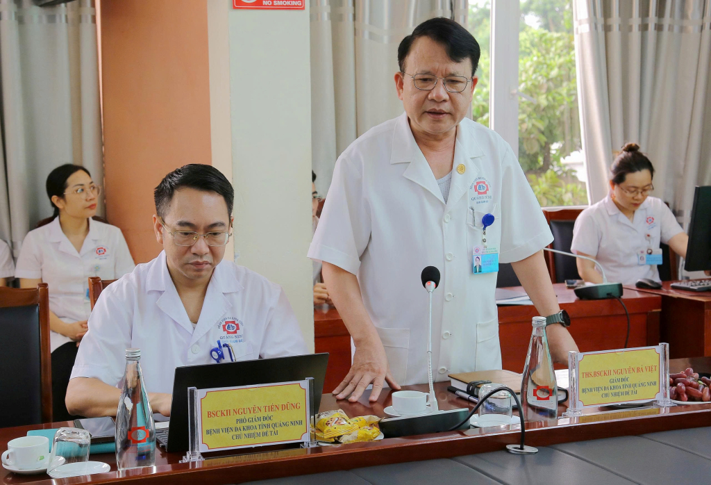 Bác sỹ Nguyễn Bá Việt, Chủ nhiệm đề tài Số hoá và ứng dụng phác đồ điều trị vào phần mềm HIS trong khám, chữa bệnh tại Bệnh viện Đa khoa tỉnh Quảng Ninh phát biểu tại buổi khảo sát.