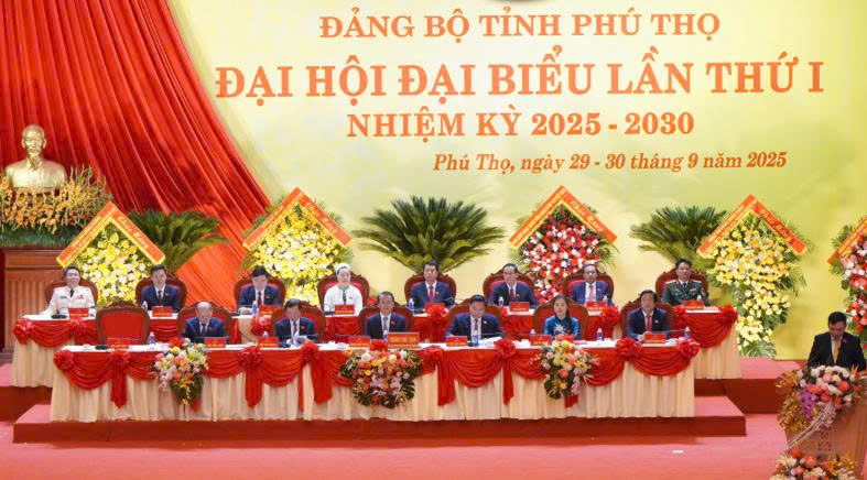 Đoàn Chủ tịch Đại hội