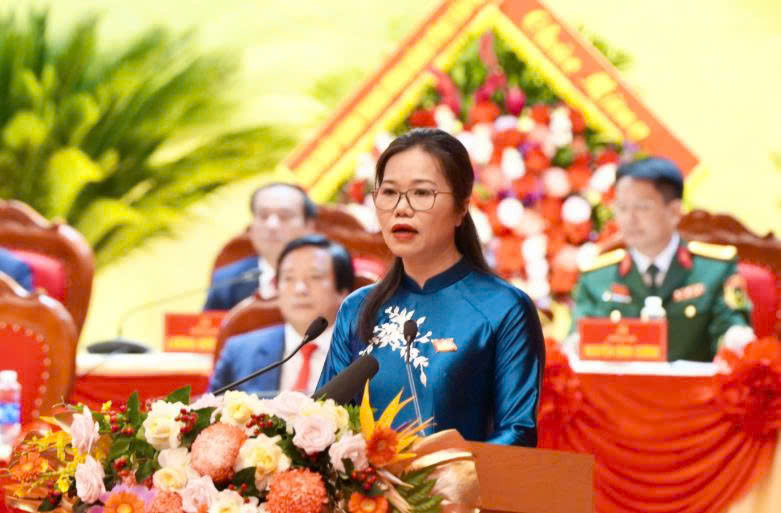 Phó Bí thư Tỉnh ủy Bùi Thị Minh trình bày Báo cáo Kiểm điểm của BCH Đảng bộ tỉnh nhiệm kỳ 2020 - 2025 Phó Bí thư Tỉnh ủy Bùi Thị Minh trình bày Báo cáo Kiểm điểm của BCH Đảng bộ tỉnh nhiệm kỳ 2020 - 2025