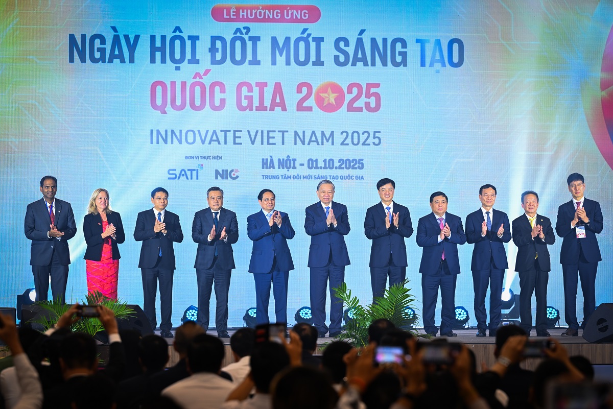 Tổng Bí thư Tô Lâm, Thủ tướng Phạm Minh Chính cùng lãnh đạo các Bộ, ngành và đại diện nhiều doanh nghiệp tiêu biểu như Tập đoàn T&T Group, Marvell, Samsung... bấm nút hưởng ứng Ngày hội Đổi mới sáng tạo Quốc gia  2025.
