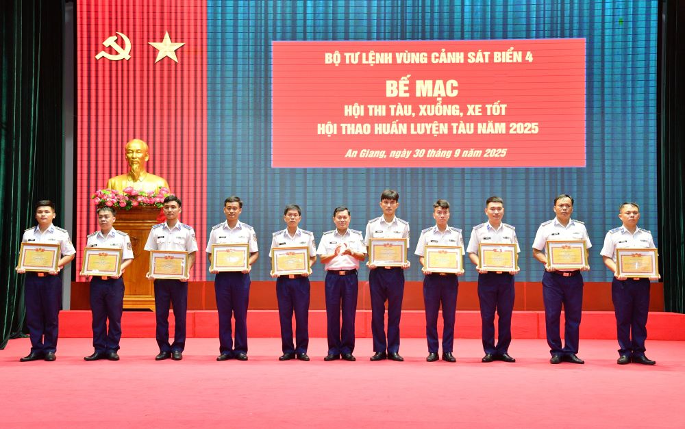 Bộ Tư lệnh Vùng Cảnh sát biển 4 bế mạc Hội thi tàu, xuồng, xe tốt - Hội thao huấn luyện tàu năm 2025