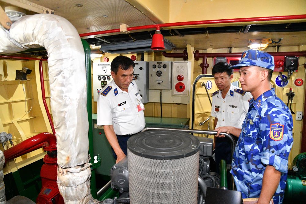 Kiểm tra, đánh giá nội dung thi công tác bảo quản, vận hành máy móc ở khoang máy của tàu