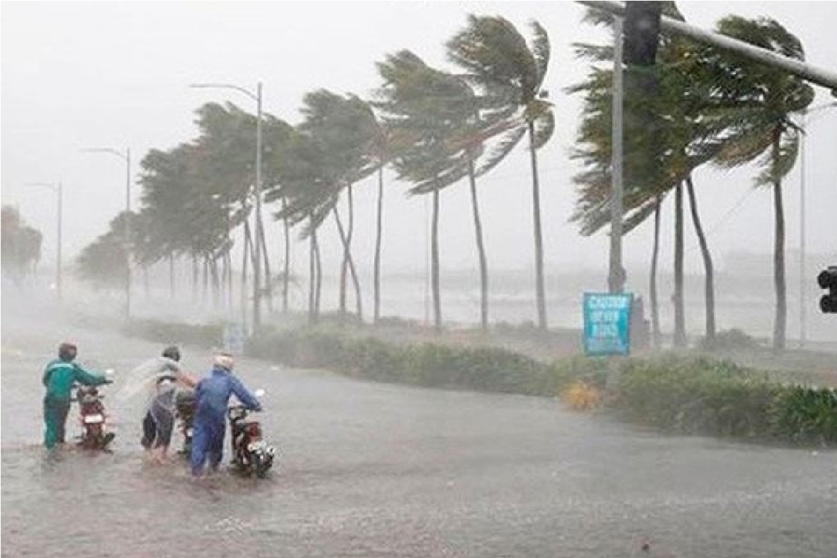 Biển Đông có thể đón 2-3 cơn bão trong tháng 10, Bắc và Trung Bộ hứng mưa lớn