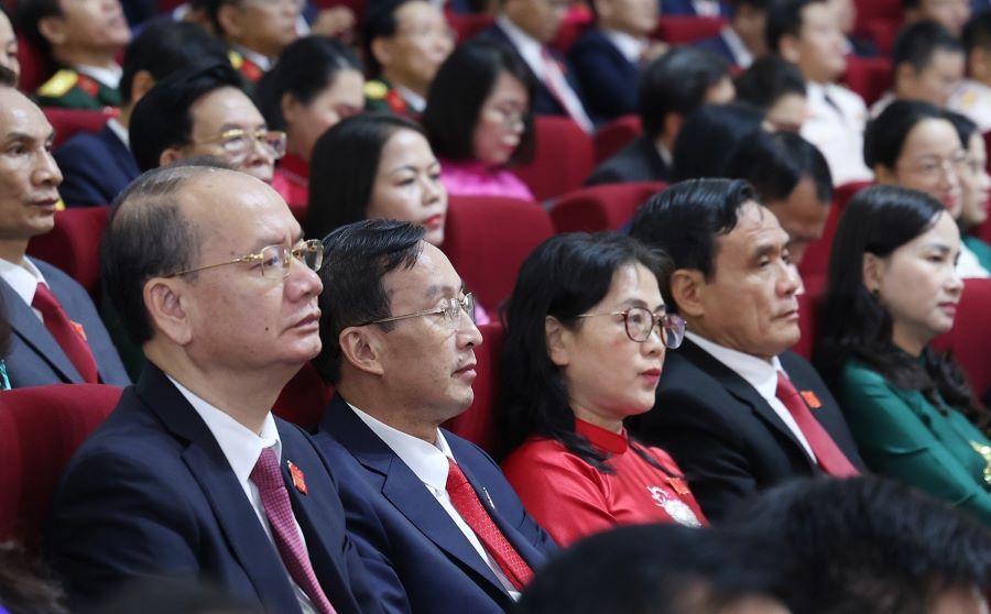Đại biểu theo dõi Đại hội.