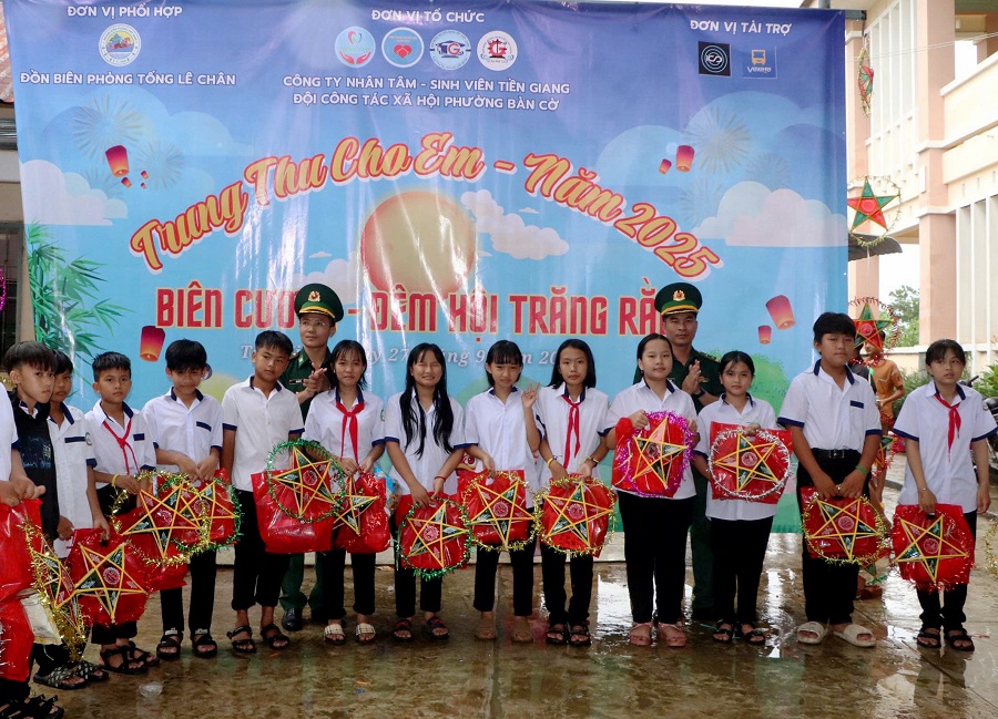 Trung thu đến với các em nhỏ trên biên giới Tây Ninh