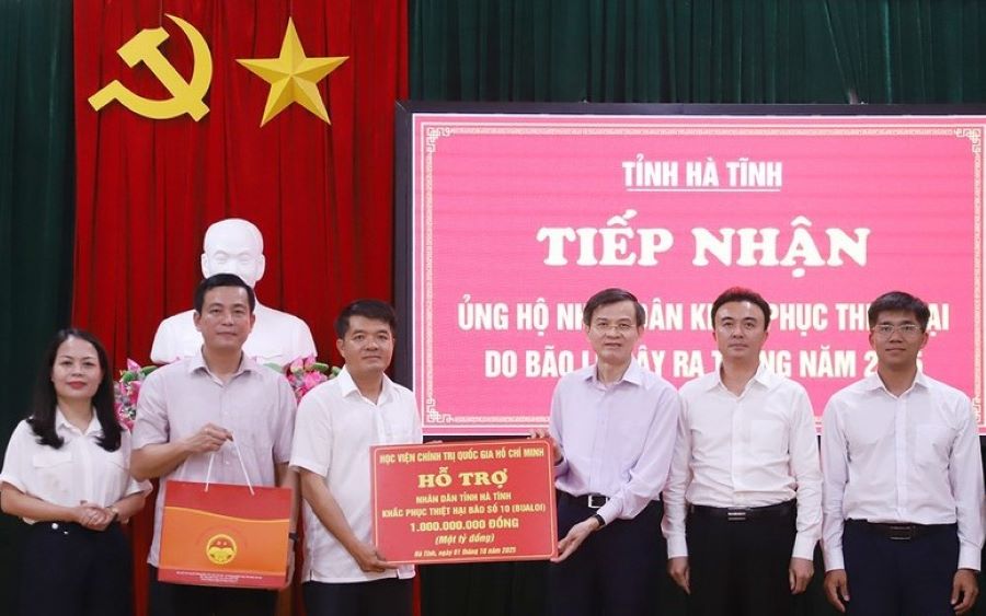 Học viện Chính trị Quốc gia Hồ Chí Minh hỗ trợ Hà Tĩnh 1 tỷ đồng khắc phục hậu quả bão số 10.