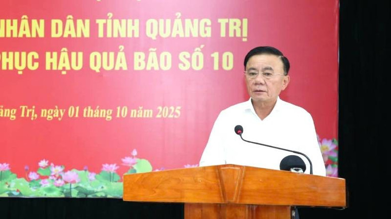 Đồng chí Thường trực Ban Bí thư thăm hỏi ân cần và chia sẻ sâu sắc trước những thiệt hại, mất mát về người và tài sản của nhân dân Quảng Trị do thiên tai.