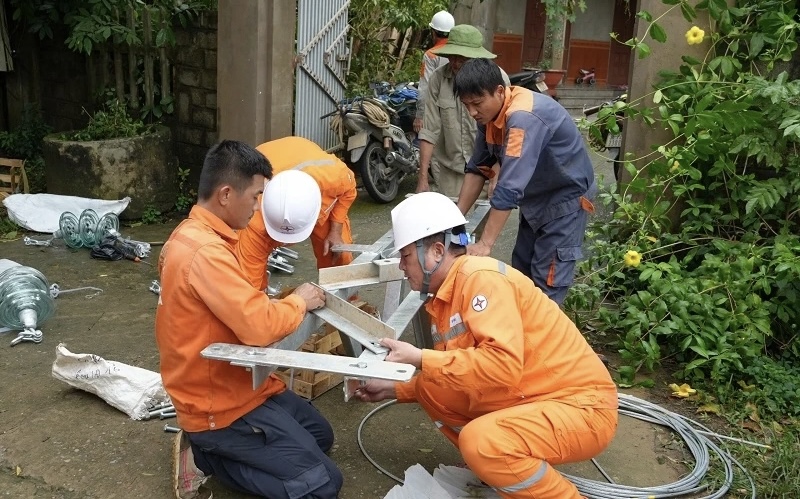 Khôi phục cấp điện cho gần 800 nghìn khách hàng tại Thanh Hóa bị ảnh hưởng bởi bão lũ