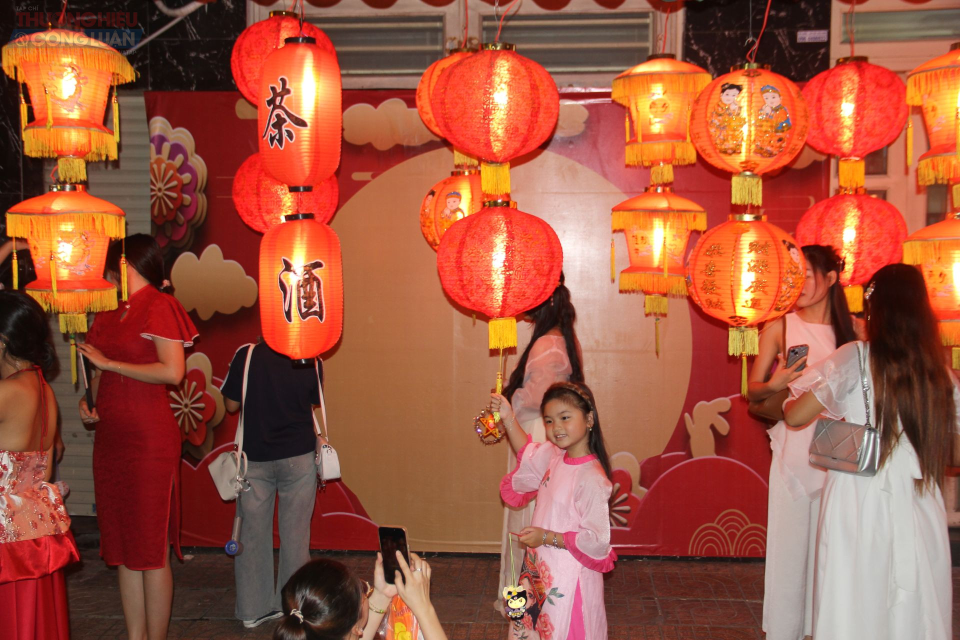 Phố lồng đèn Lương Nhữ Học rực rỡ đón Trung thu