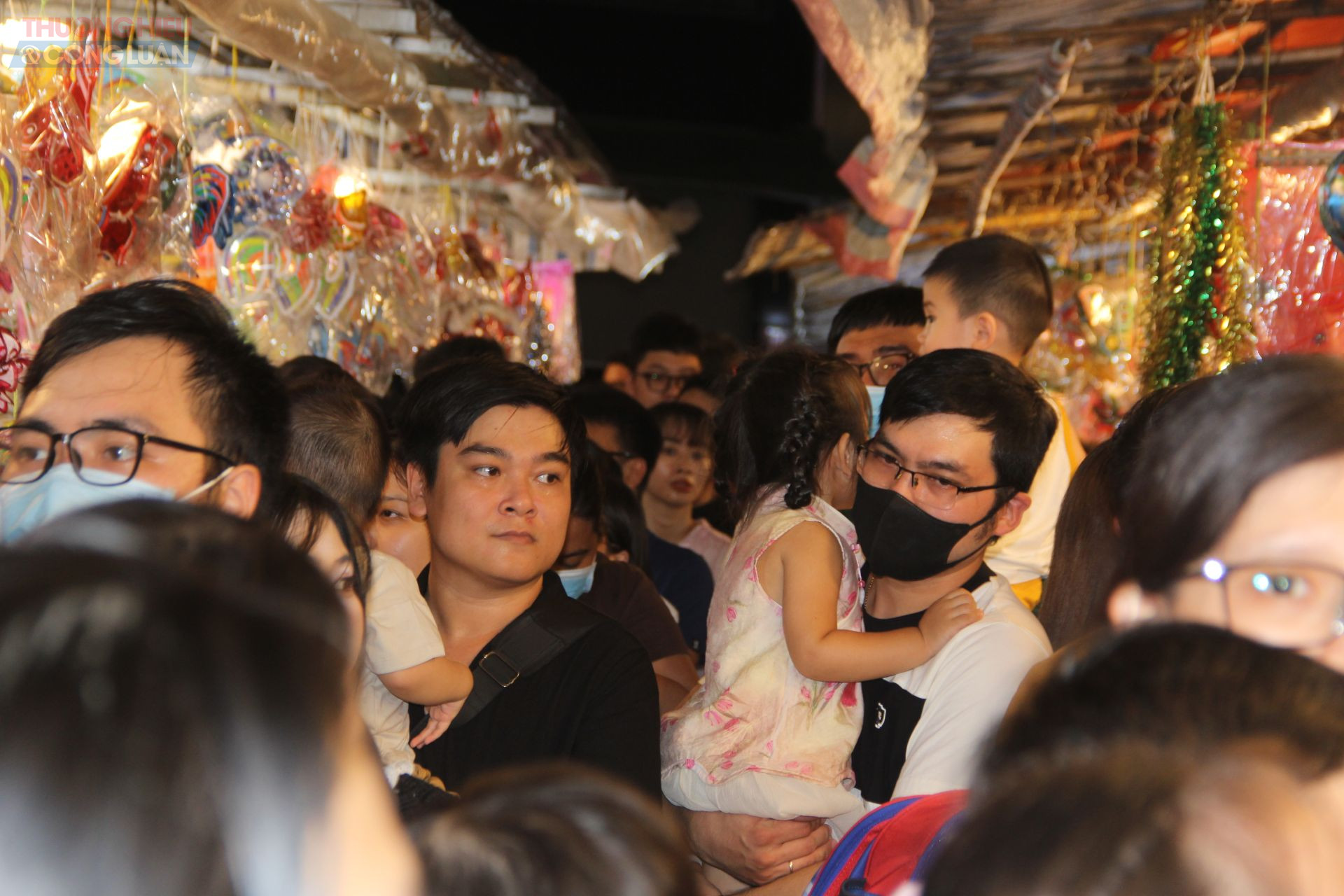 Không gian phố lồng đèn Lương Nhữ Học rực rỡ sắc màu