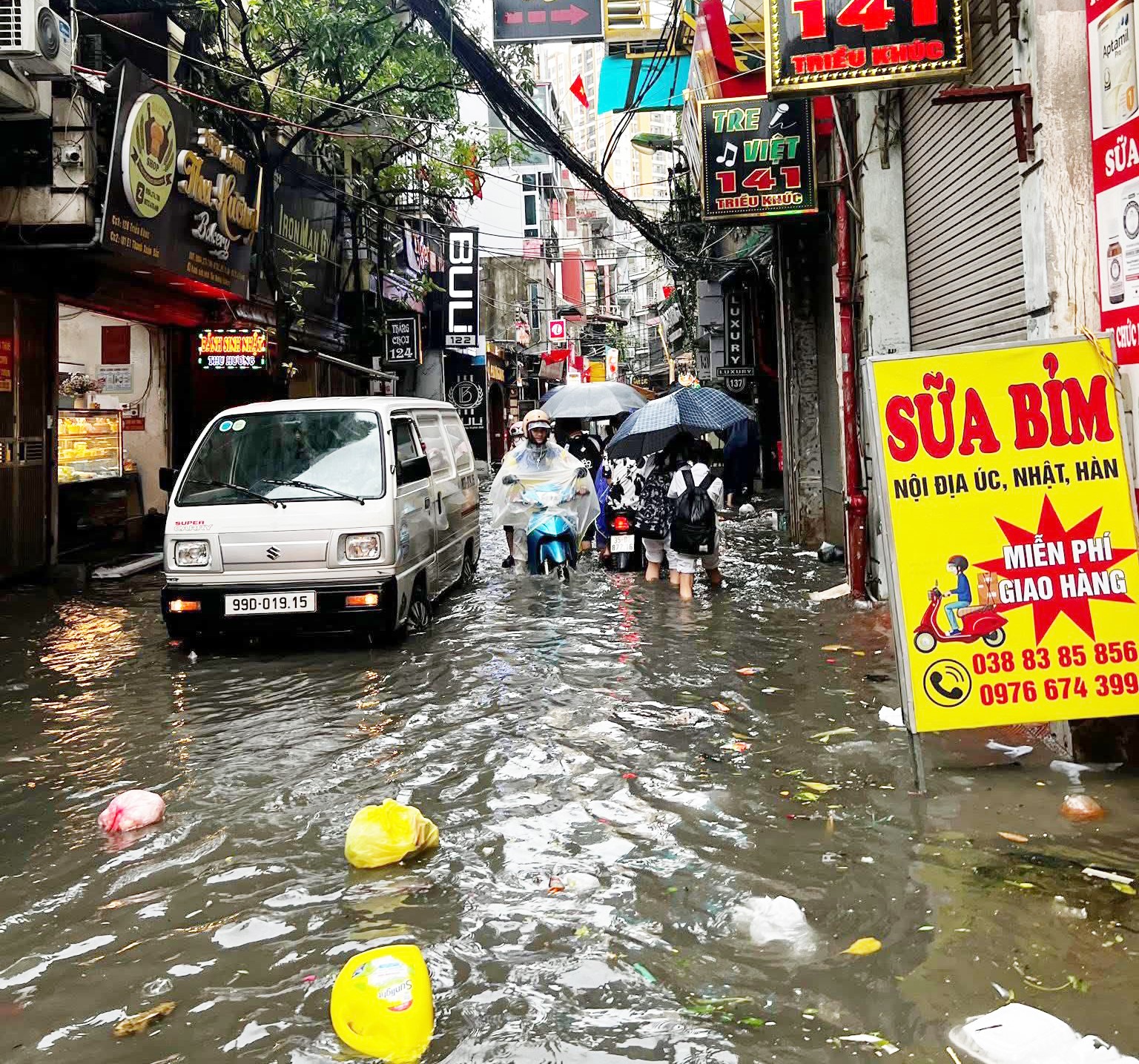 Sở Y tế Hà Nội khuyến cáo người dân cần thận trọng trước tình hình ngập lụt