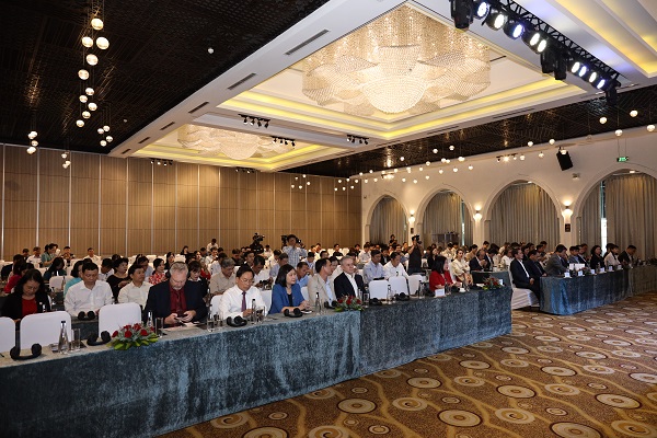 Đại biểu đến dự