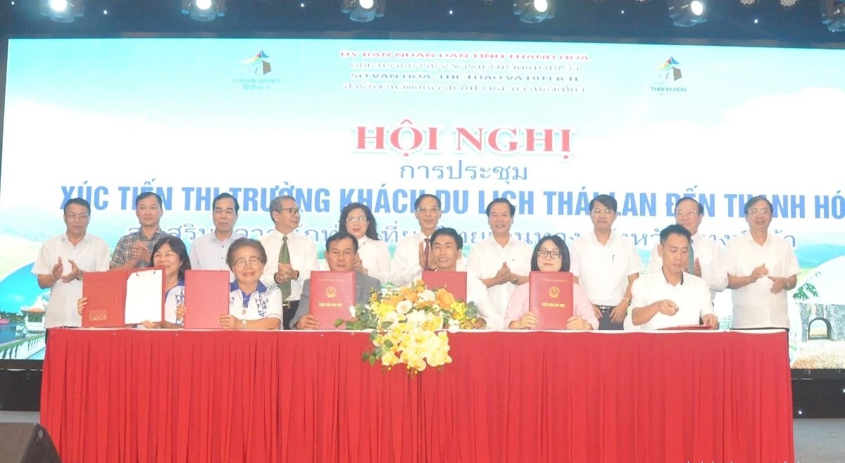 Các doanh nghiệp du lịch tỉnh Thanh Hóa và các doanh nghiệp du lịch Thái Lan ký kết Biên bản ghi nhớ hợp tác du lịch.