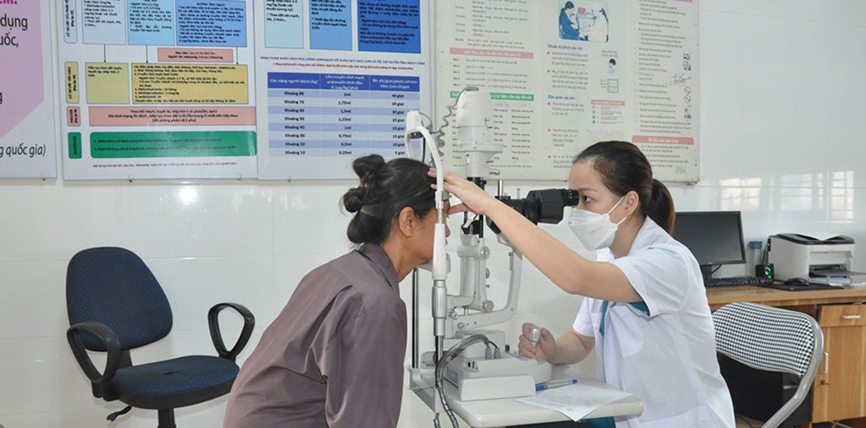 Hưng Yên khám bệnh miễn phí về mắt cho 157 người dân