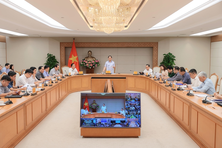 Phó Thủ tướng yêu cầu các bộ, ngành, địa phương chủ động xử lý, giải quyết các khó khăn, vướng mắc phát sinh trong phạm vi thẩm quyền được giao để đẩy nhanh tiến độ các công trình, dự án, không để công việc chậm trễ - Ảnh: VGP/Hải Minh