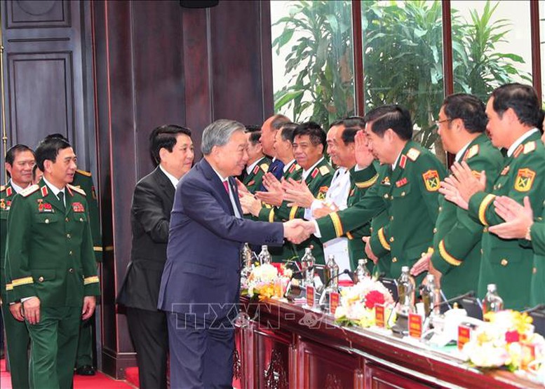 Tổng Bí thư Tô Lâm và Chủ tịch nước Lương Cường với các đại biểu tại đại hội - Ảnh: TTXVN Tổng Bí thư Tô Lâm và Chủ tịch nước Lương Cường với các đại biểu tại đại hội - Ảnh: TTXVN