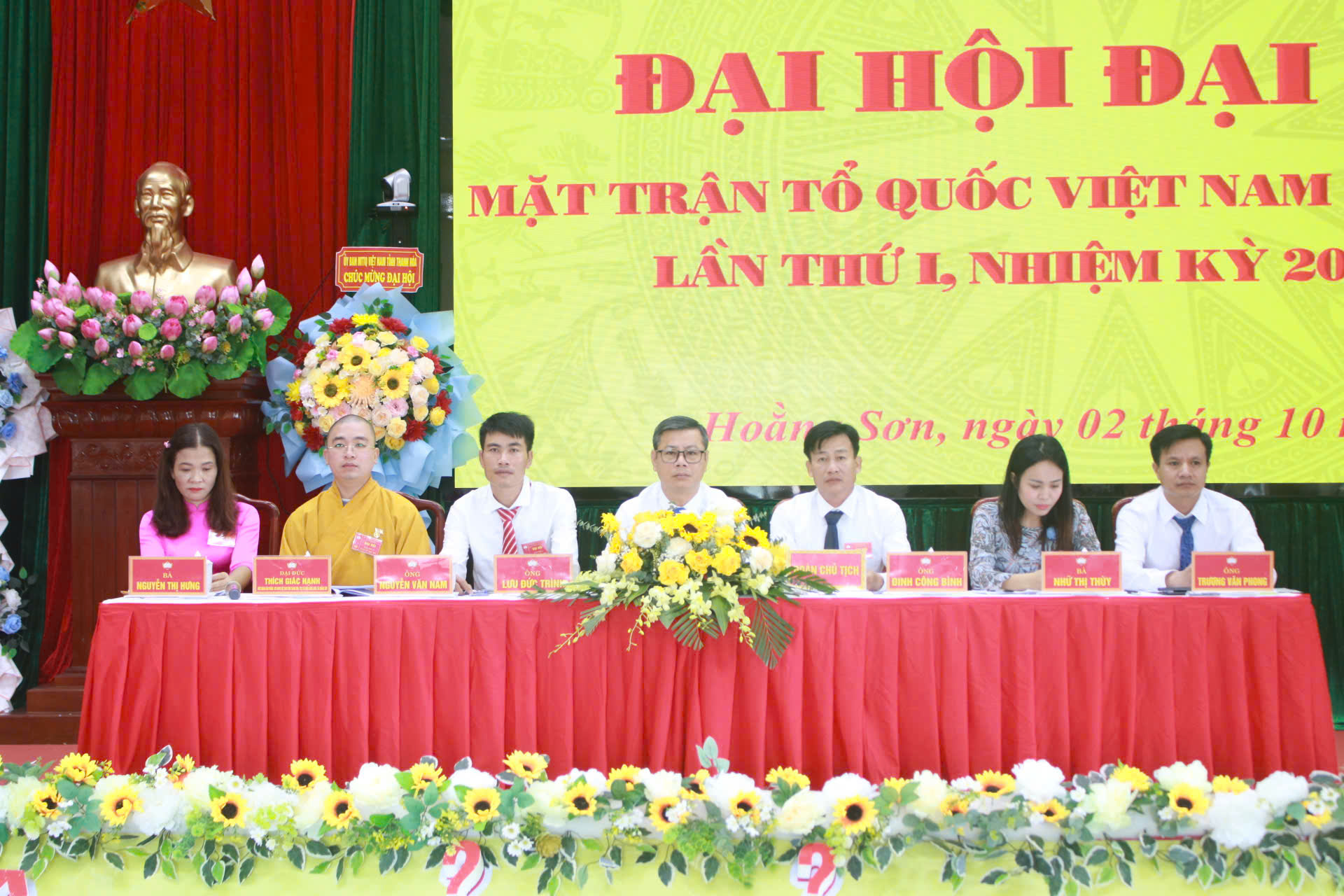 Đo&agrave;n Chủ tịch điều h&agrave;nh Đại hội.