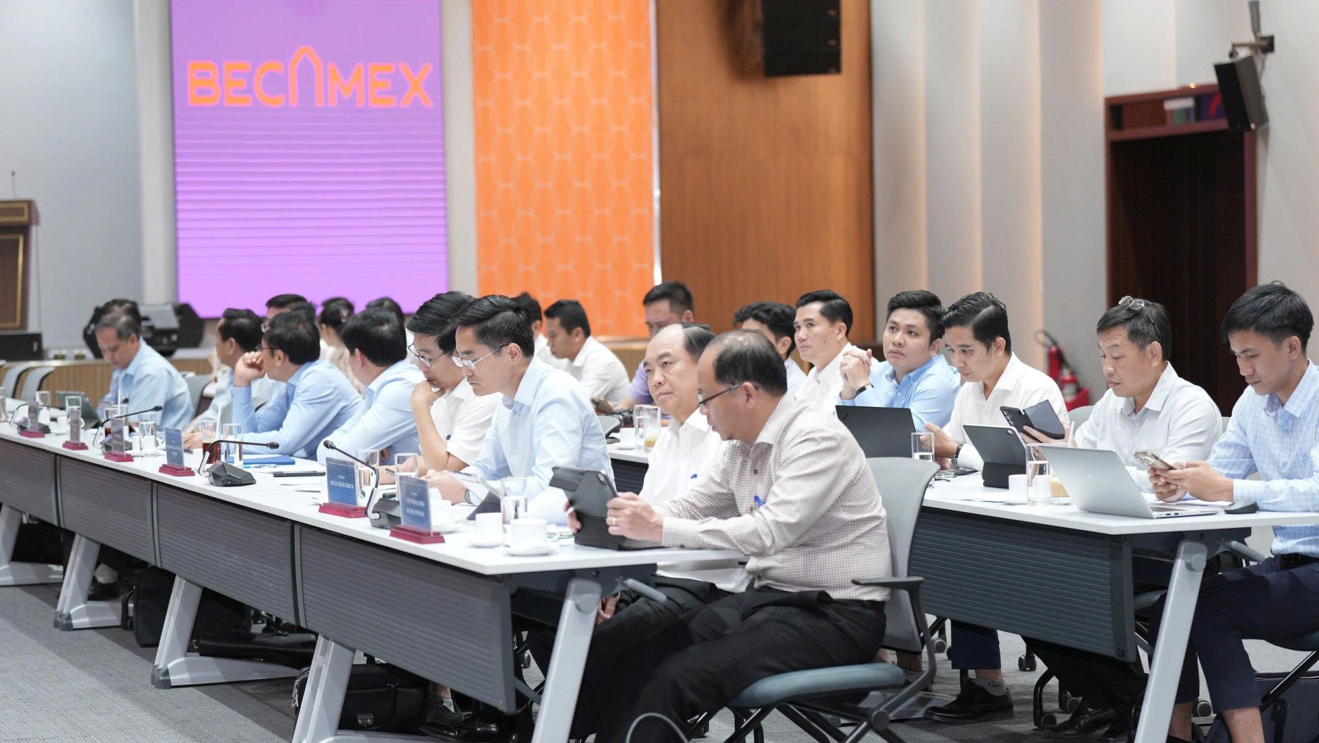 TP.HCM nghiên cứu mạng lưới đường sắt xuyên vùng TP.HCM nghiên cứu mạng lưới đường sắt xuyên vùng