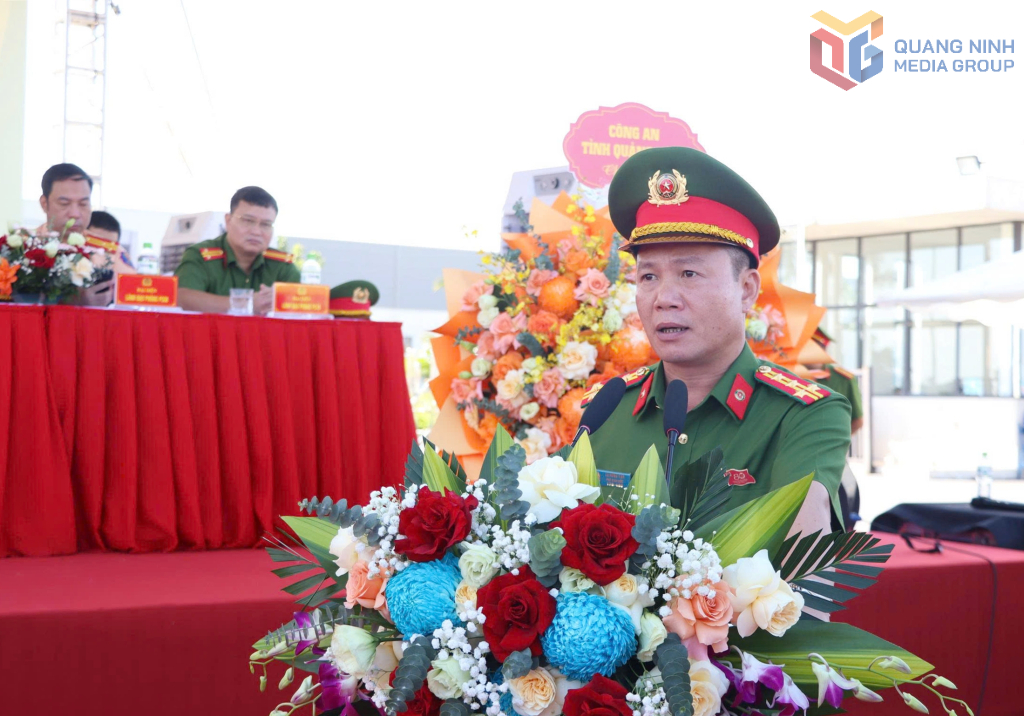Đại tá Lê Hồng Vân, Phó Giám đốc Công an tỉnh Quảng Ninh phát biểu tại hội thi.