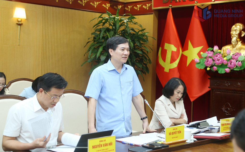 Ông Vũ Quyết Tiến, Phó Bí thư Tỉnh ủy Quảng Ninh, phát biểu tại hội nghị.