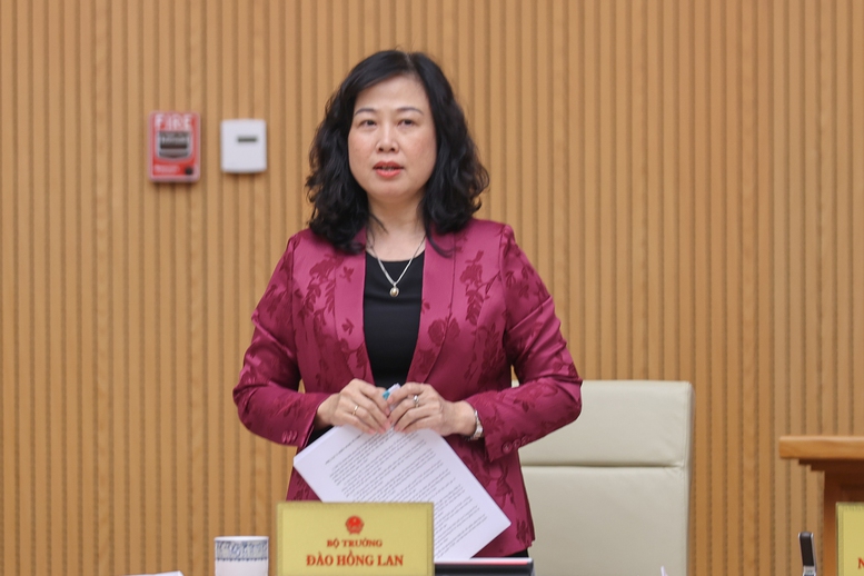 Bộ trưởng Bộ Y tế Đ&agrave;o Hồng Lan b&aacute;o c&aacute;o tại phi&ecirc;n họp - Ảnh: VGP/Nhật Bắc