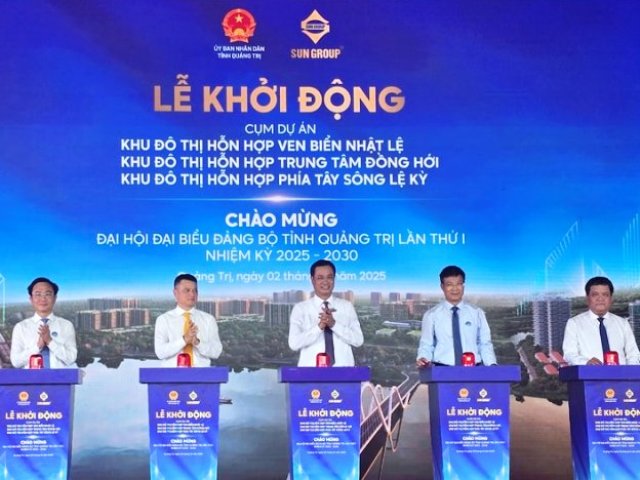 Các đại biểu dự lễ bấm nút khởi động 3 dự án có tổng mức đầu tư 38 nghìn tỷ đồng tại Quảng Trị. Các đại biểu dự lễ bấm nút khởi động 3 dự án có tổng mức đầu tư 38 nghìn tỷ đồng tại Quảng Trị.