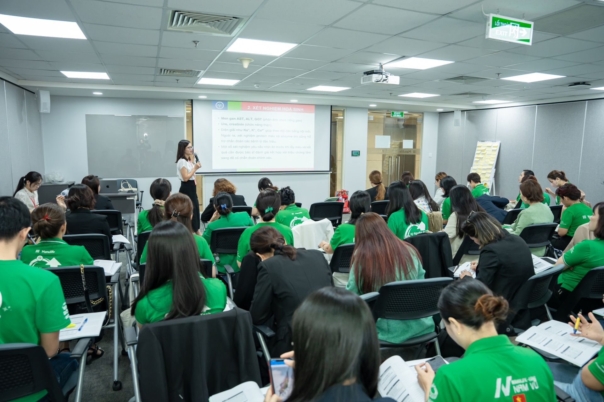 Tư vấn viên Manulife tham gia khóa đào tạo tại TP.HCM