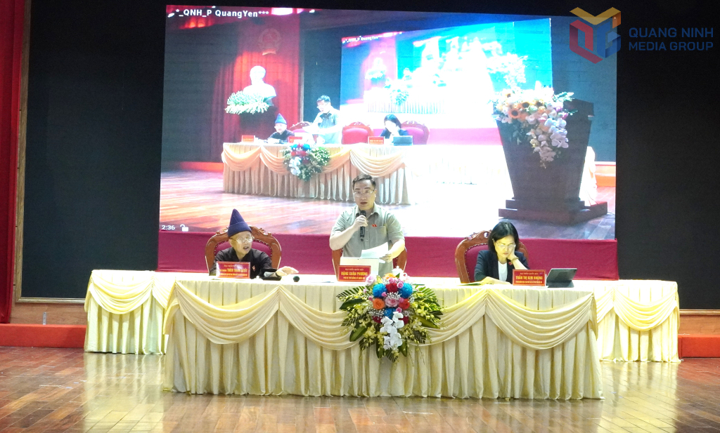 ĐBQH Đặng Xuân Phương, Phó Bí thư Đảng ủy Quốc hội phát biểu tại buổi tiếp xúc cử tri.