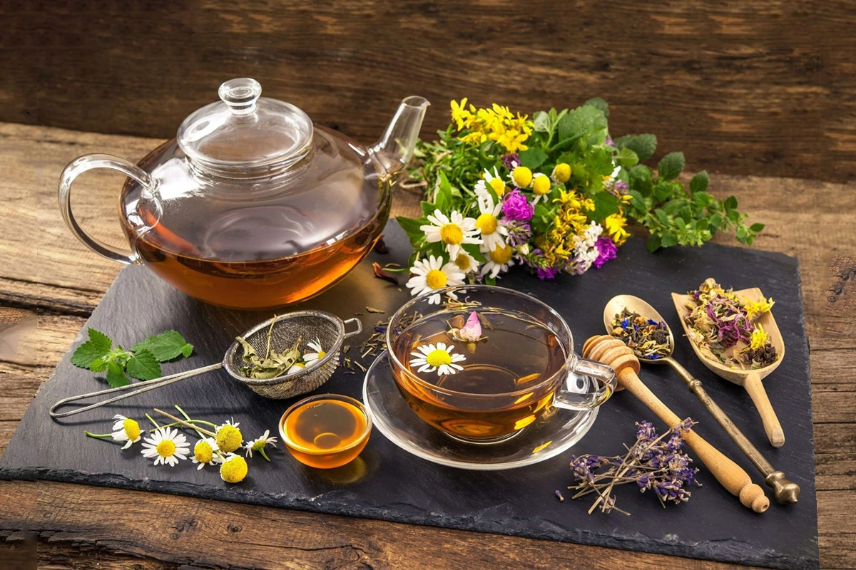 Trà thanh nhiệt: Hiểu đúng để uống an toàn, tránh tác dụng phụ