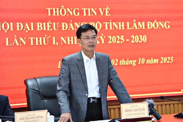 Phó Chủ tịch UBND tỉnh Lâm Đồng Đinh Văn Tuấn thông tin về công tác chuẩn bị tổ chức Đại hội.