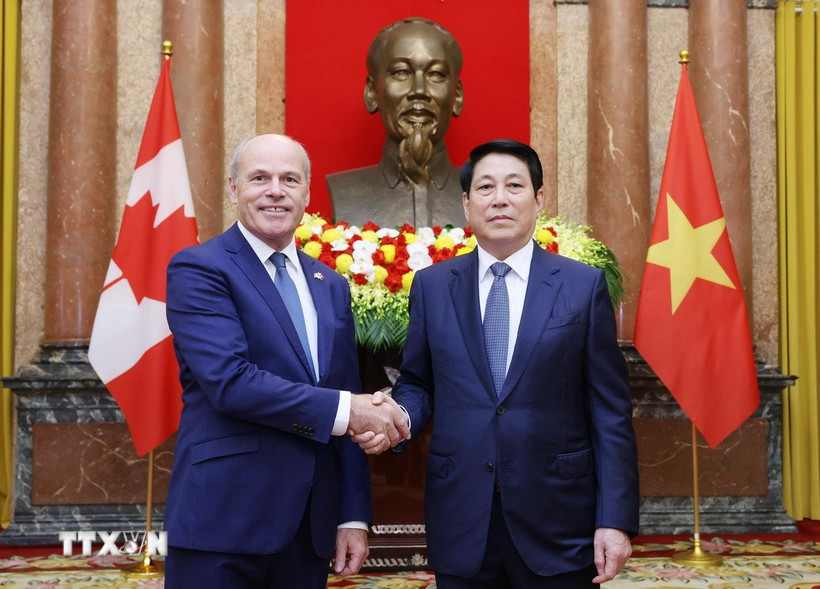 Chủ tịch nước Lương Cường tiếp Đại sứ Canada James Nickel đến trình Quốc thư, nhận nhiệm vụ công tác tại Việt Nam. (Ảnh: Lâm Khánh/TTXVN)