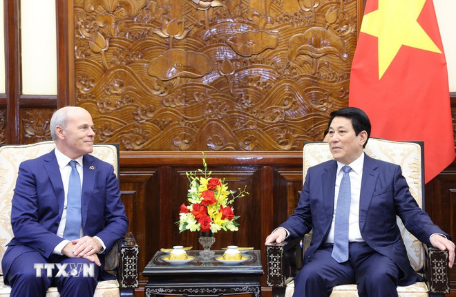 Chủ tịch nước Lương Cường tiếp Đại sứ Canada James Nickel đến trình Quốc thư, nhận nhiệm vụ công tác tại Việt Nam. (Ảnh: Lâm Khánh/TTXVN)