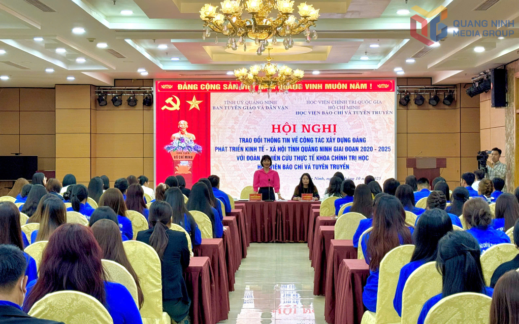 Lãnh đạo Ban Tuyên giáo và Dân vận Tỉnh ủy Quảng Ninh thông tin thành tựu đạt được của tỉnh giai đoạn 2020-2025 đến Đoàn nghiên cứu thực tế của Học viện Báo chí và Tuyên truyền.