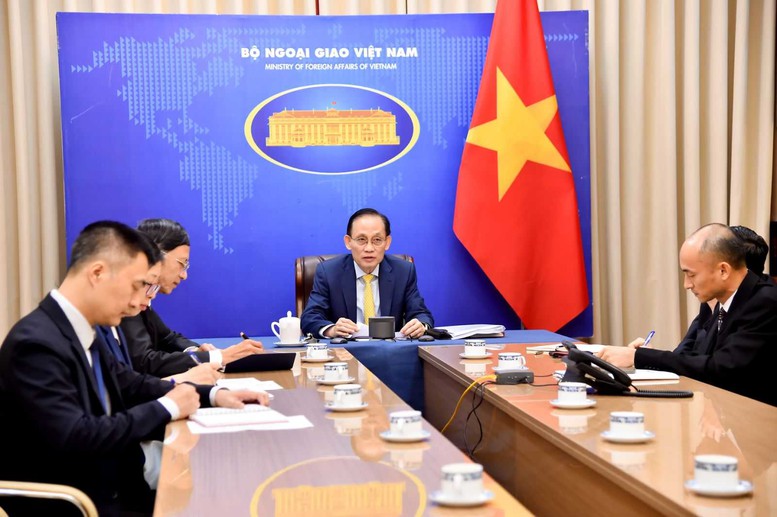 Quyền Bộ trưởng Ngoại giao Lê Hoài Trung bày tỏ vui mừng chứng kiến quan hệ hai nước đang ngày phát triển sâu rộng, thực chất, trên cơ sở tôn trọng, tin cậy lẫn nhau và cùng có lợi