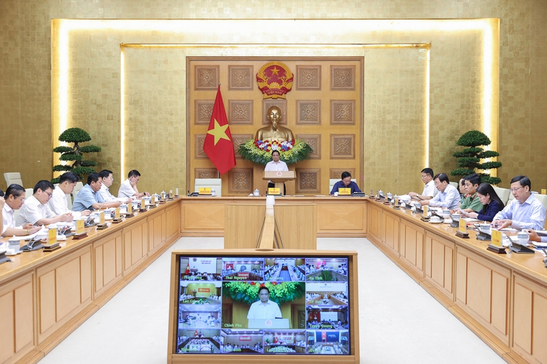 Thủ tướng Phạm Minh Chính chủ trì cuộc họp của Thường trực Chính phủ trực tuyến với các địa phương về công tác khắc phục hậu quả cơn bão số 10 và mưa lũ sau bão