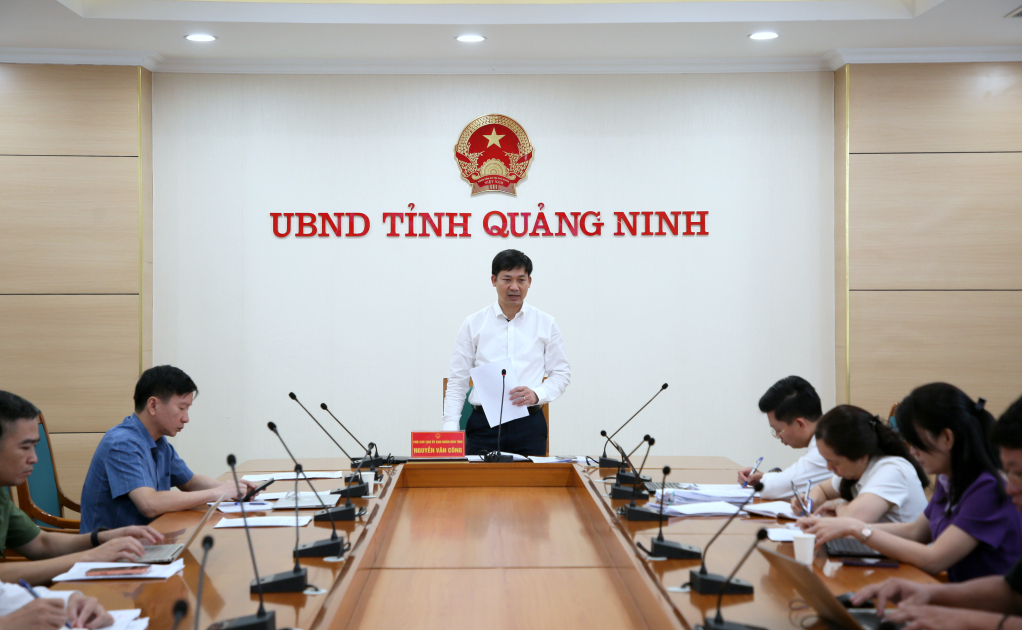 Ông Nguyễn Văn Công, Phó Chủ tịch UBND tỉnh Quảng Ninh chủ trì cuộc họp. Ông Nguyễn Văn Công, Phó Chủ tịch UBND tỉnh Quảng Ninh chủ trì cuộc họp.