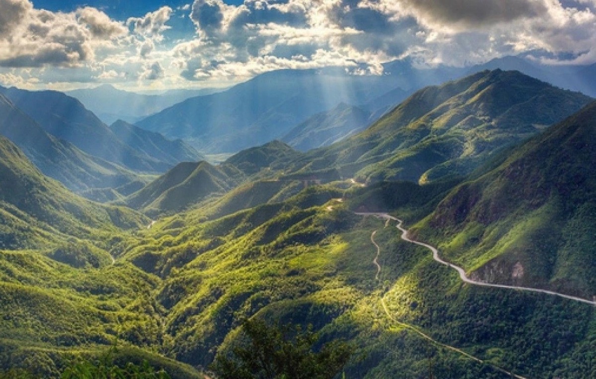 Lai Châu là một trong ít địa phương trong cả nước chưa có cao tốc và việc kết nối giao thương chỉ bằng các tuyến đường bộ quốc lộ. (Ảnh: VOV)