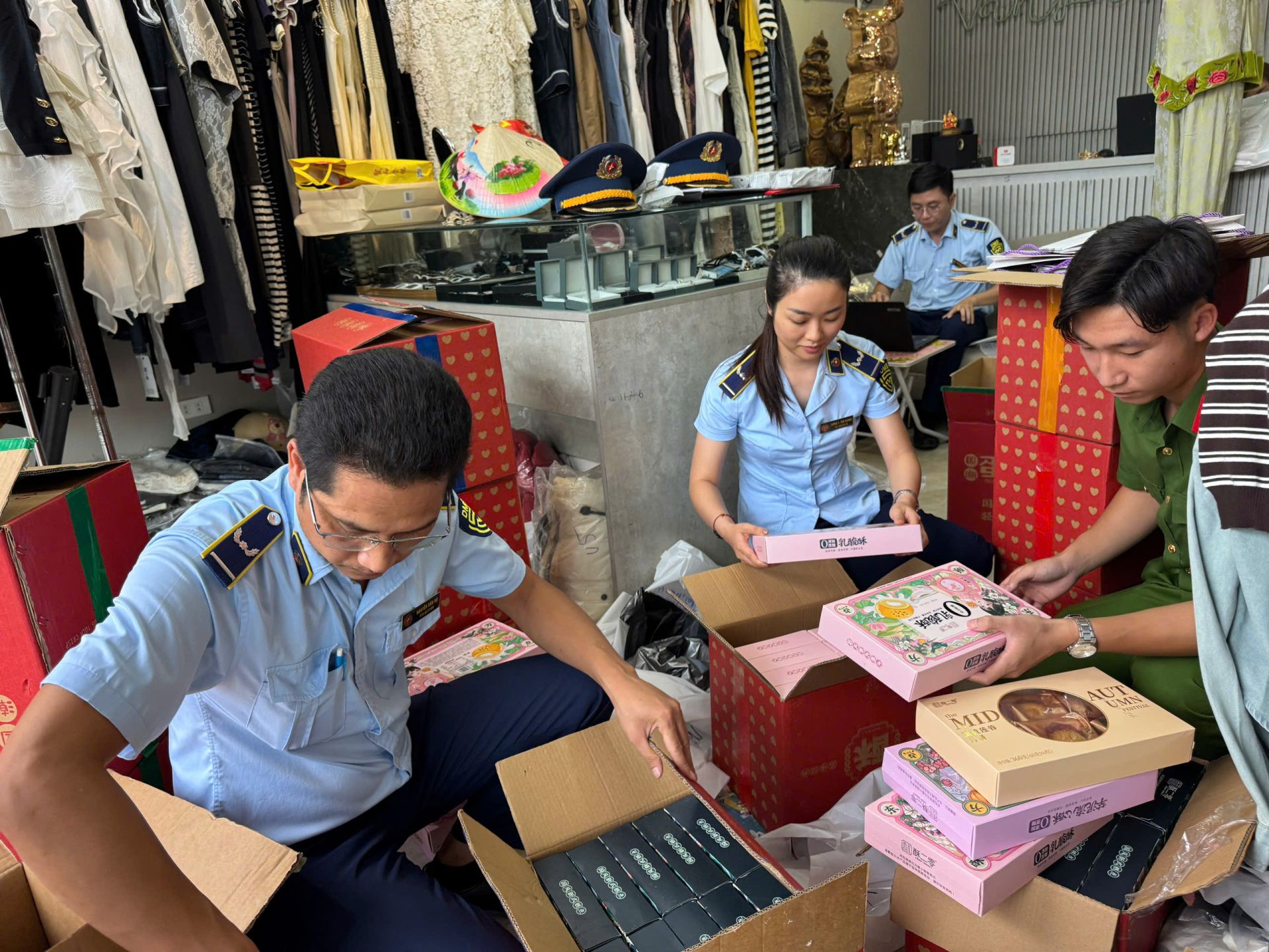 Lạng Sơn: Thu giữ 1.200 chiếc bánh trung thu nhập lậu