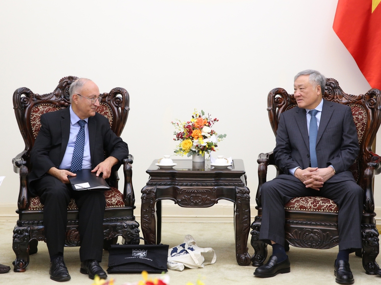 Phó Thủ tướng Thường trực Chính phủ Nguyễn Hòa Bình tiếp Chủ tịch Tổ chức Hỗ trợ đại học thế giới Đức