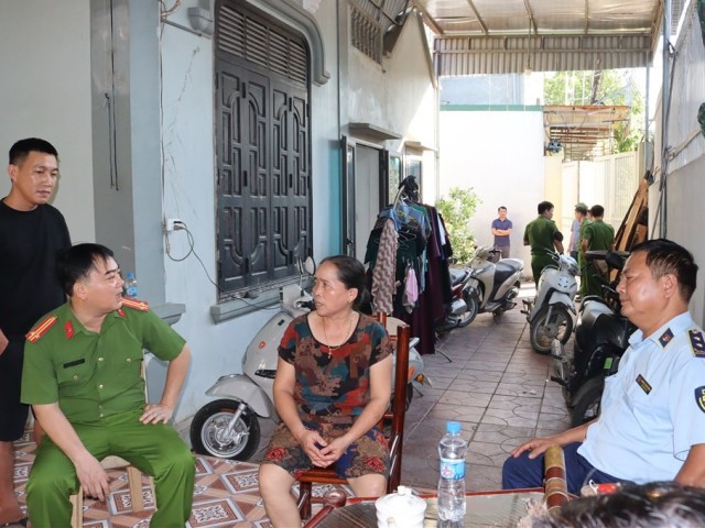 Lực lượng chức năng kiểm tra tại cơ sở chế biến mỡ động vật trên địa bàn xã Quỳnh Lưu. Lực lượng chức năng kiểm tra tại cơ sở chế biến mỡ động vật trên địa bàn xã Quỳnh Lưu.