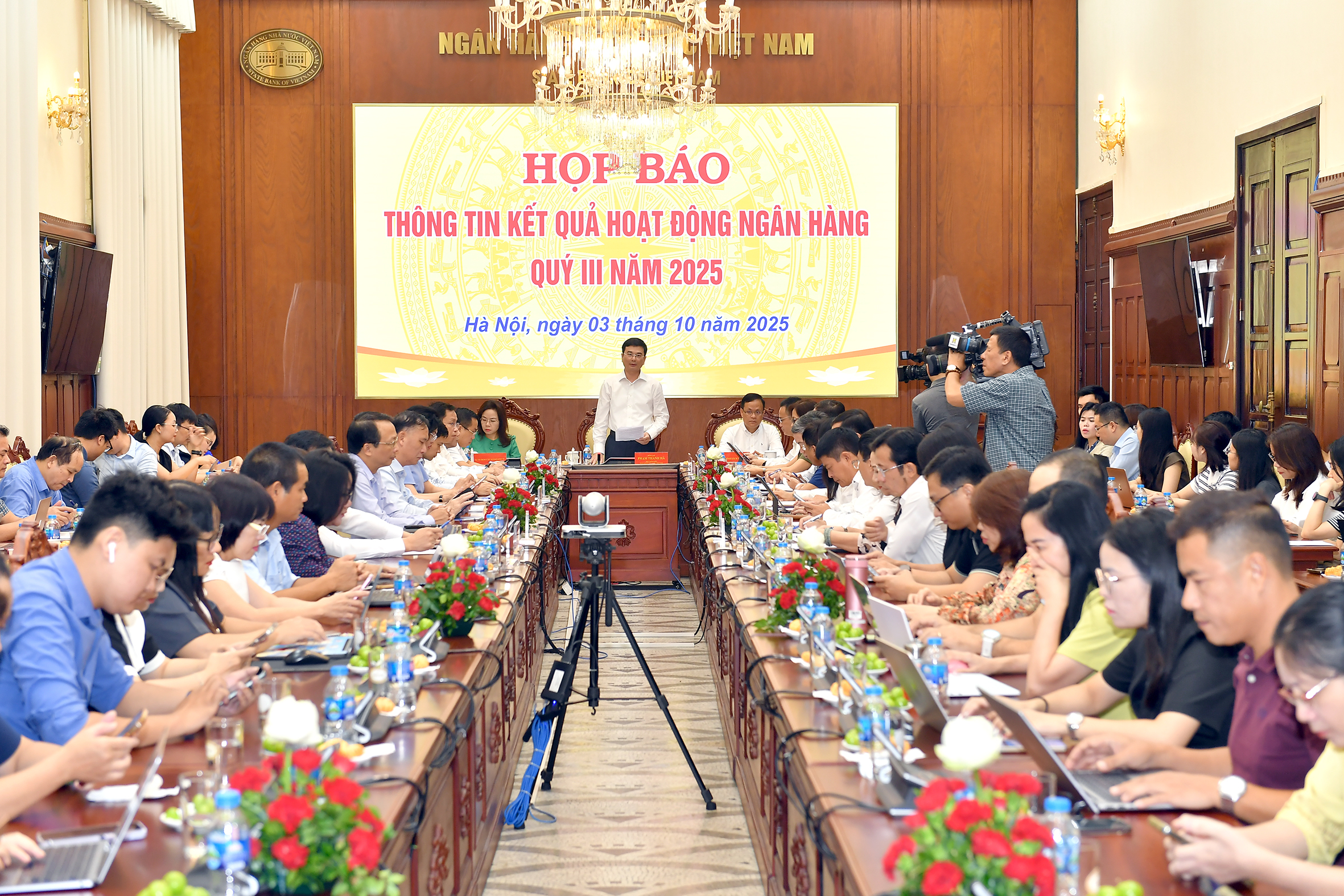 Ngân hàng Nhà nước (NHNN) tổ chức Họp báo Thông tin kết quả hoạt động ngân hàng quý III/2025, Phó Thống đốc NHNN Phạm Thanh Hà chủ trì cuộc họp