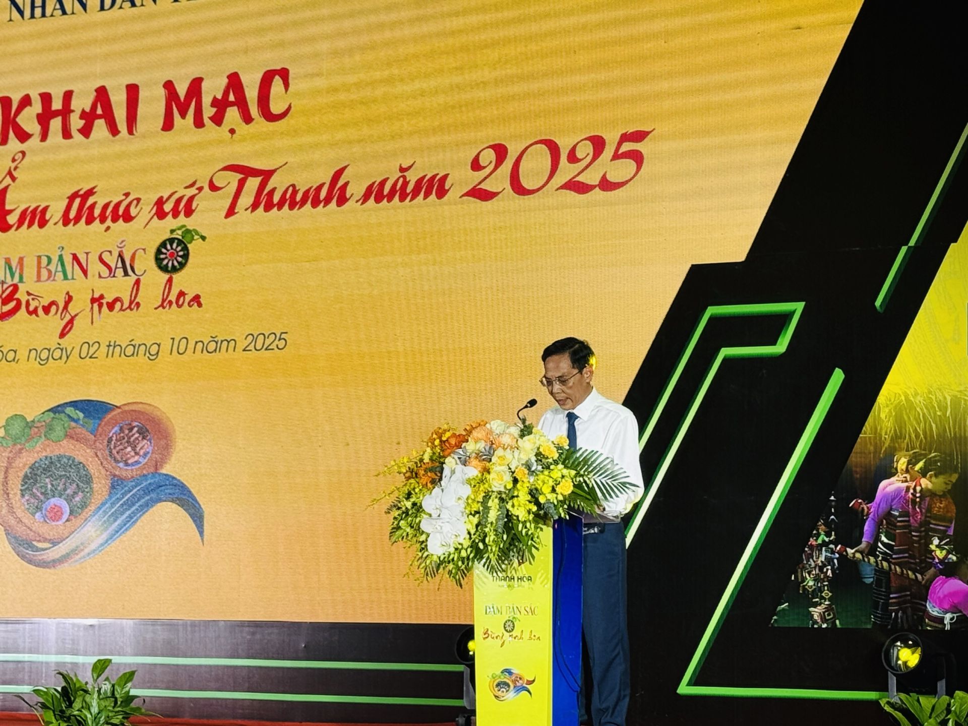 Ông Đầu Thanh Tùng, Tỉnh ủy viên, Phó Chủ tịch UBND tỉnh Thanh Hóa phát biểu khai mạc Liên hoan.