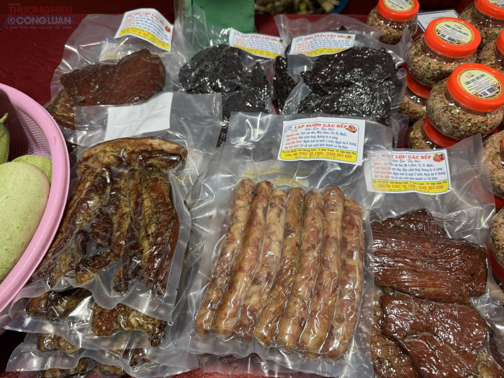 Gian hàng bán sản vật nổi tiếng của Sơn La