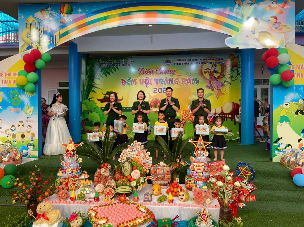 Sôi nổi, ấm áp chương trình "Đêm hội trăng rằm" tại các địa bàn biên giới biển Hải Phòng