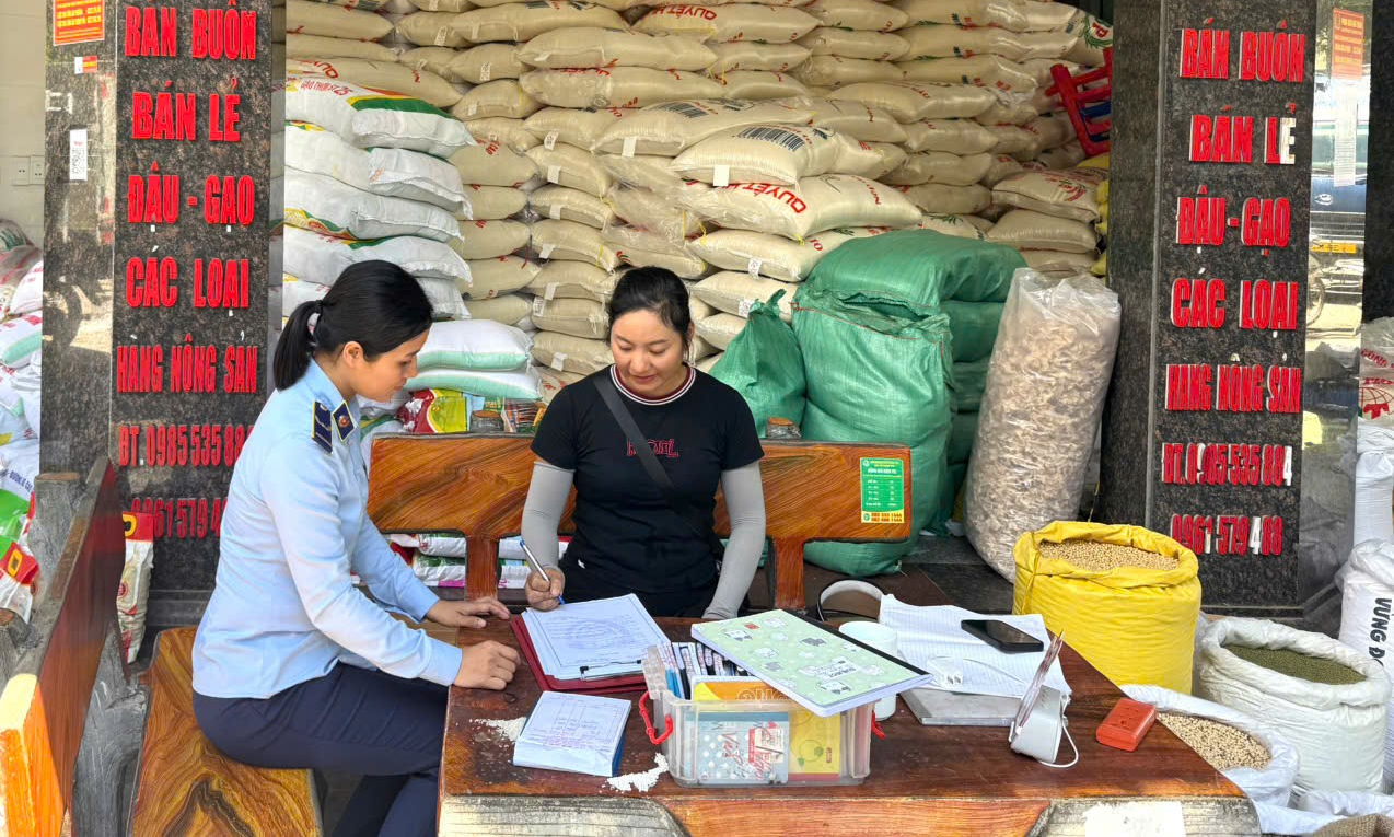 Thanh Hóa tăng cường quản lý nguồn cung, giá cả hàng hoá thiết yếu sau bão số 10