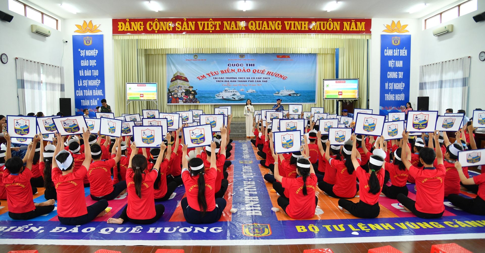 Sôi nổi Cuộc thi “Em yêu biển, đảo quê hương” tại Hội trường UBND xã Vĩnh Châu, thành phố Cần Thơ.