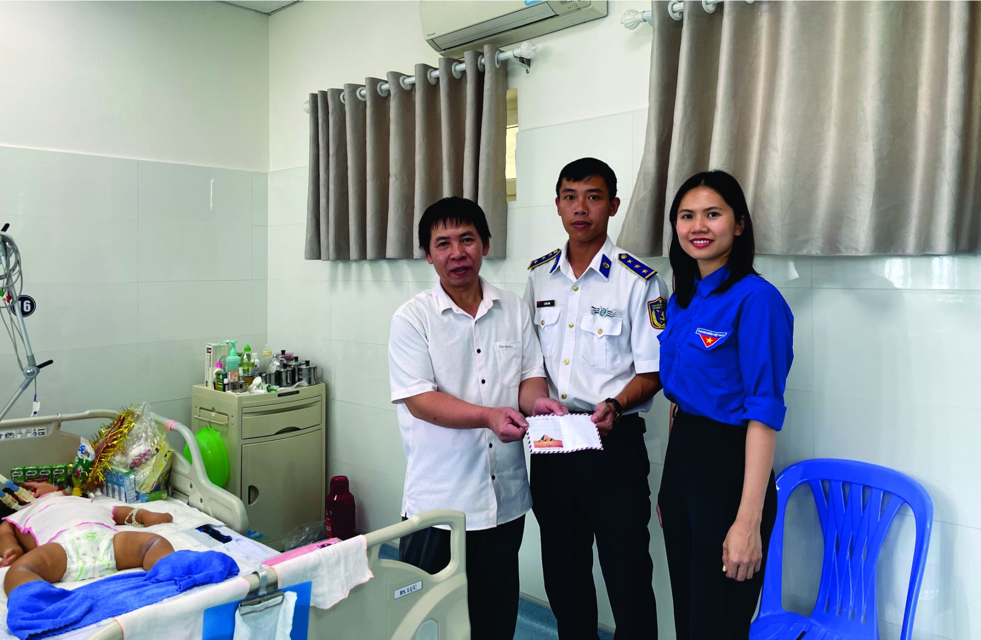 Anh Nguyễn Trung Thành, cha của một bệnh nhi đang điều trị dài ngày bày tỏ cảm ơn đối với cán bộ, đoàn viên các đơn vị Anh Nguyễn Trung Thành, cha của một bệnh nhi đang điều trị dài ngày bày tỏ cảm ơn đối với cán bộ, đoàn viên các đơn vị