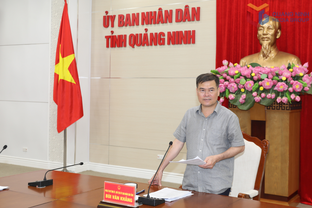 Ông Bùi Văn Khắng, Phó Bí thư Tỉnh ủy, Chủ tịch UBND tỉnh, Trưởng Ban chỉ đạo Phòng thủ dân sự tỉnh Quảng Ninh chủ trì cuộc họp. Ông Bùi Văn Khắng, Phó Bí thư Tỉnh ủy, Chủ tịch UBND tỉnh, Trưởng Ban chỉ đạo Phòng thủ dân sự tỉnh Quảng Ninh chủ trì cuộc họp.