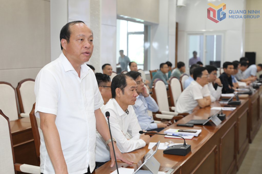 Lãnh đạo đặc khu Vân Đồn báo cáo công tác phòng, chống bão số 11. Lãnh đạo đặc khu Vân Đồn báo cáo công tác phòng, chống bão số 11.